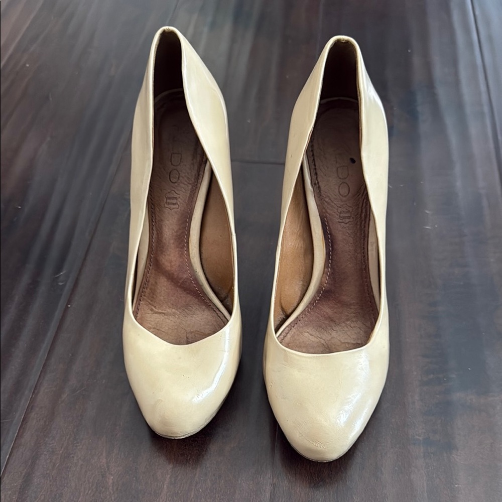 Aldo Cream Heels with Classic Tapered Design